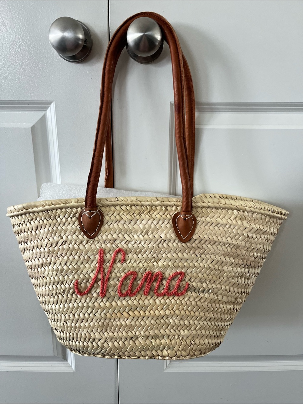 Source Unknown Natural Straw Tote with Brown Handles and Coral Script - Picture 2 of 6